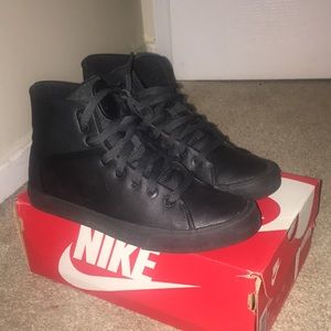 Black nike court mids